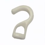 Weißer offener Kunststoffhaken zur Befestigung, in mehreren Größen erhältlich.